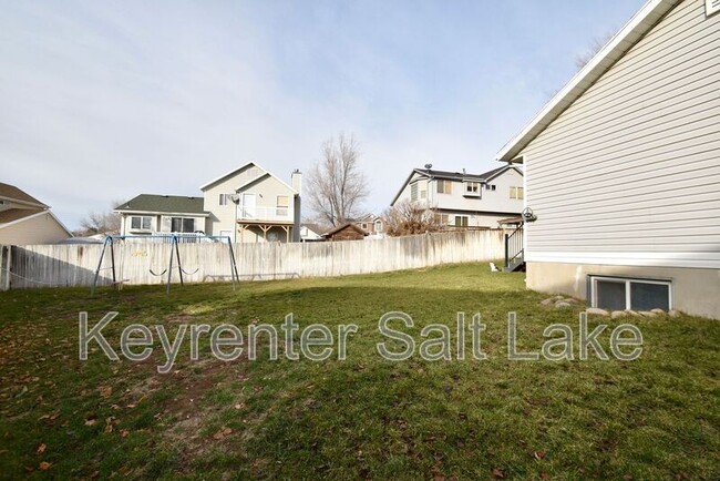 Building Photo - 3061 N 1300 E