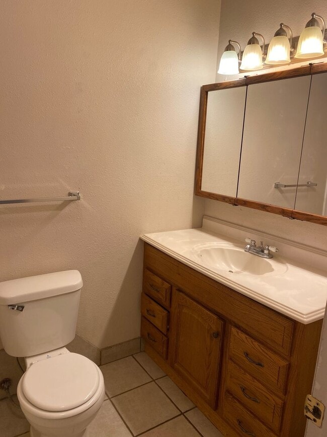 Building Photo - Maple Village Duplex