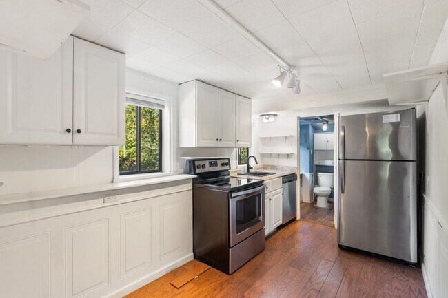 Building Photo - 135 S Path