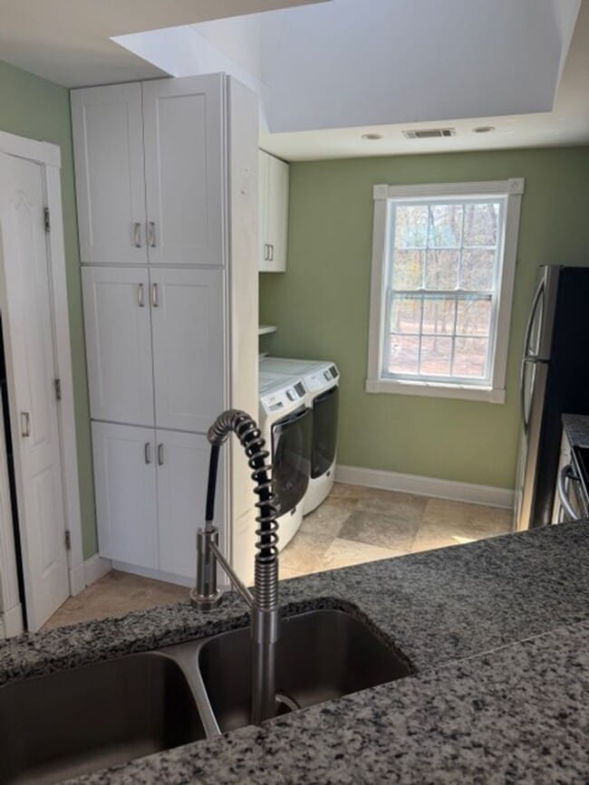 Building Photo - Welcome To Midway Farms NO HOA