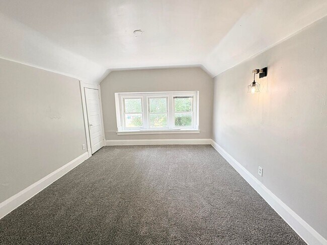 Building Photo - 2552 Foraker Ave