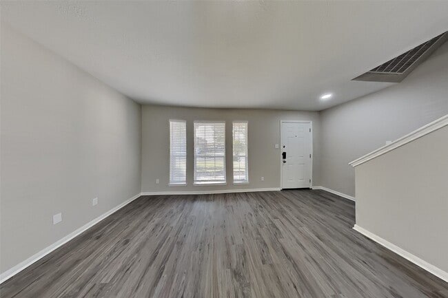 Building Photo - 10834 Glenora Dr