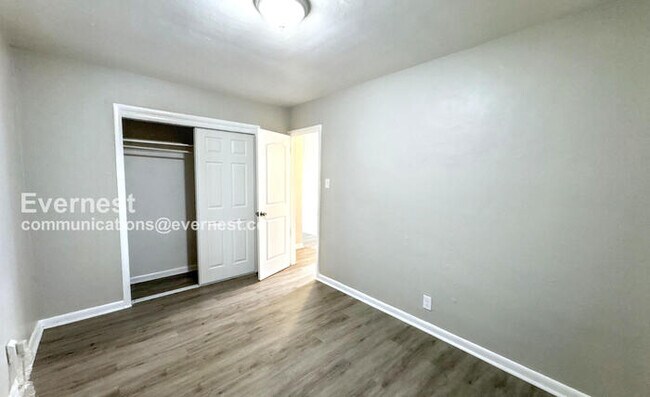 Building Photo - 913 E 11th Ave