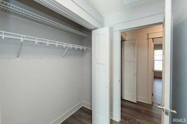 Building Photo - 1222 W Rangeview Cir