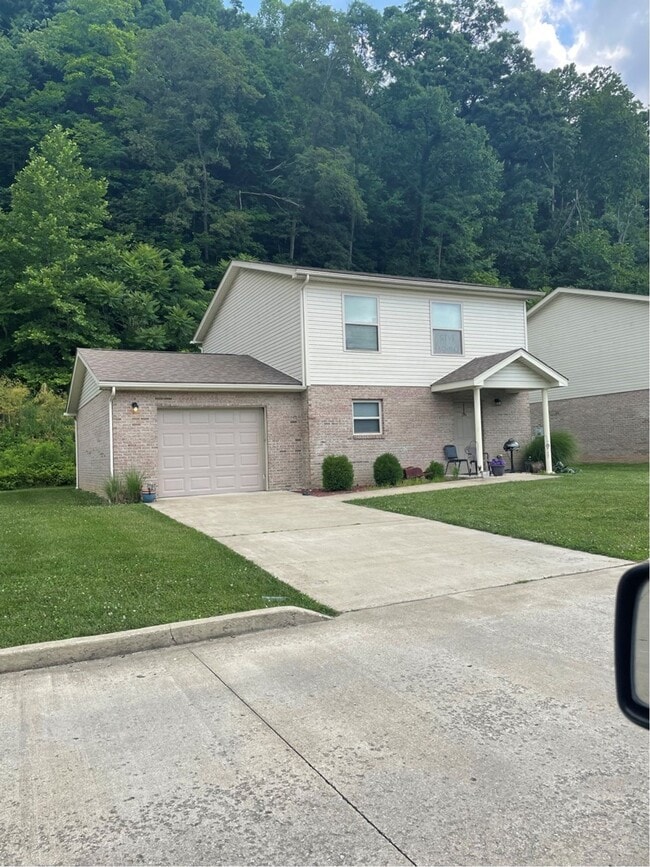 Building Photo - 3 BR