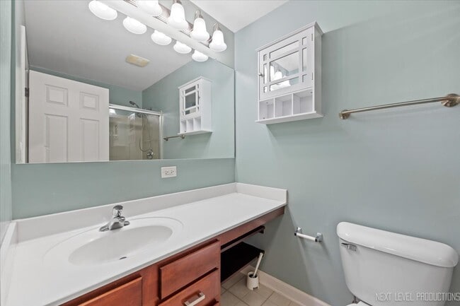 Building Photo - 450 Majestic Ln