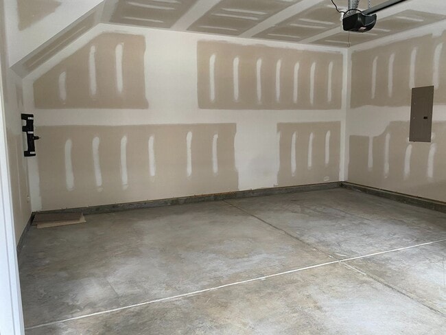 Building Photo - 1012 Lathrop Ln