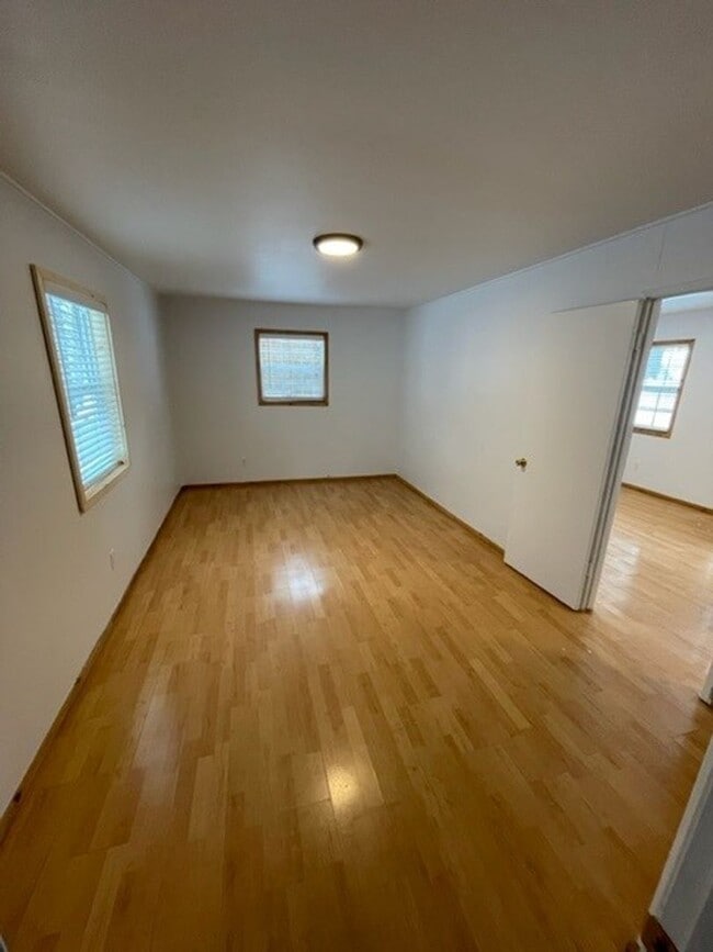 Building Photo - Very Cute Cozy Cabin Style 1BD 1BA Duplex!...