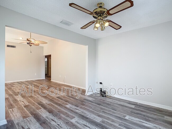 Building Photo - 1007 S Pointe Alexis Dr