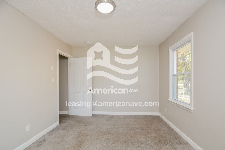 Building Photo - 185 Sandclay Dr
