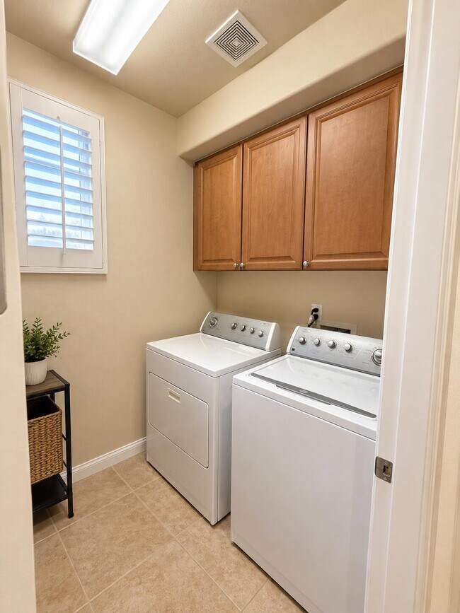 Building Photo - 48416 Legacy Dr