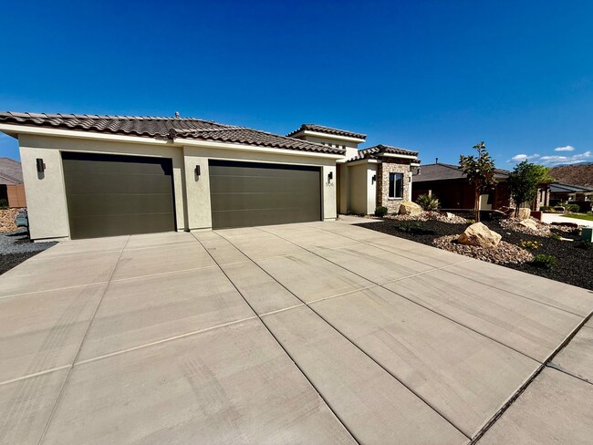 Building Photo - Beautiful Pet-Friendly 4-BR Home in Sunbrook Community
