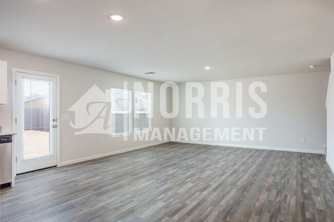 Building Photo - MOVE-IN SPECIAL: Large Home in Coolidge