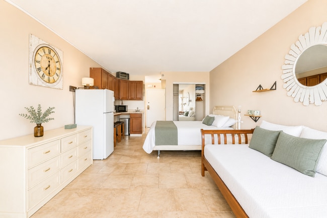 Building Photo - Cozy Studio on the Beach in Daytona Beach Shores