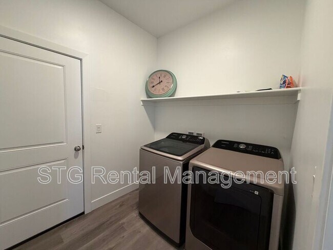 Building Photo - 5801 S Garnet Dr