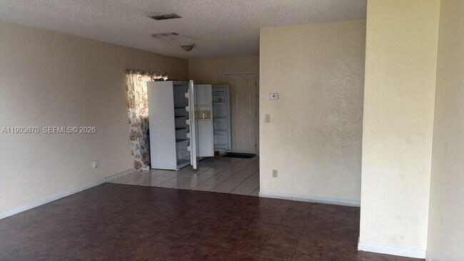 Building Photo - 421 Las Palmas Cir