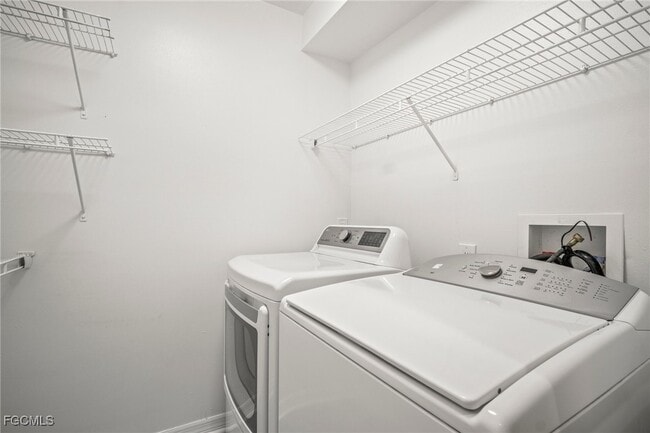 Building Photo - 4293 Island Cir