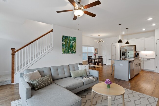 Building Photo - 2079 Orangery Dr