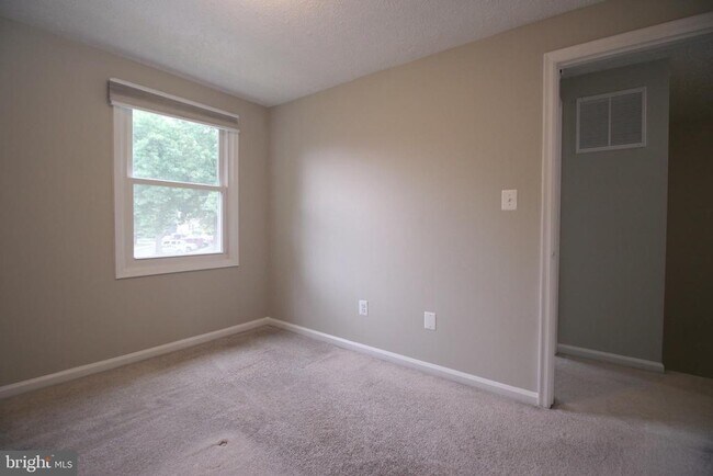 Building Photo - 14126 Red River Dr
