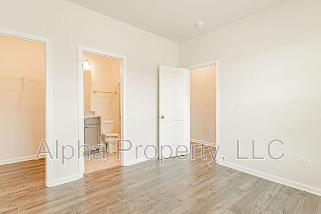 Building Photo - 364 White Peach Wy