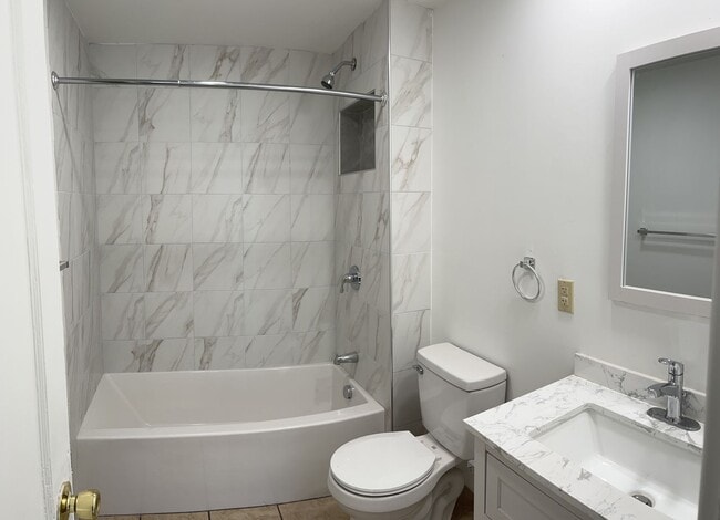 Building Photo - 936 Hansen St