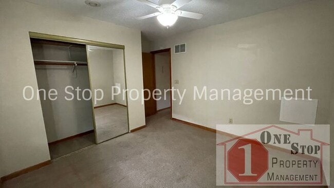 Building Photo - Spacious 3 bedroom, 2 bathroom duplex in K...