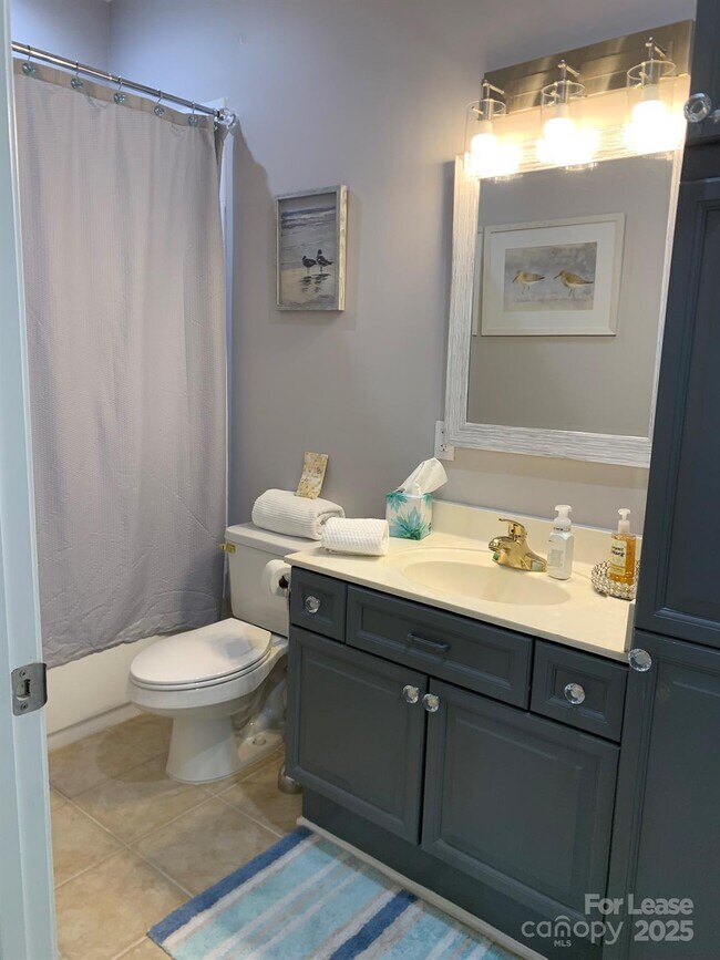 Building Photo - 9033 Rosalyn Glen Rd