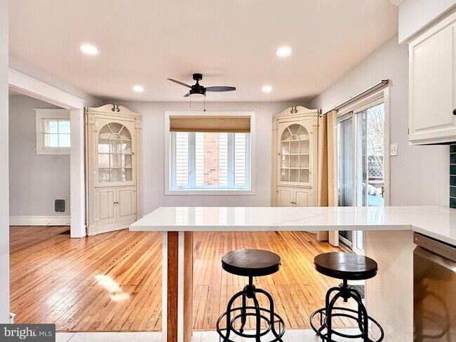 Building Photo - 7041 Harvey Ave