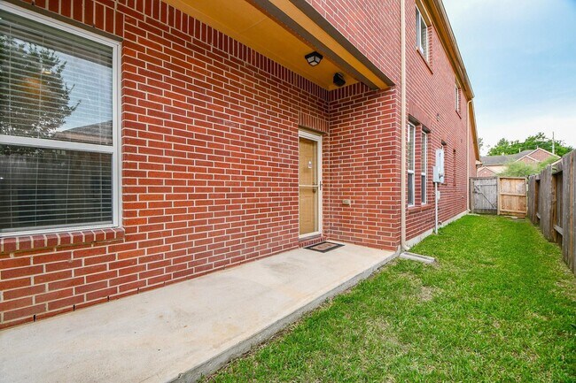 Building Photo - 21502 Venture Park Dr