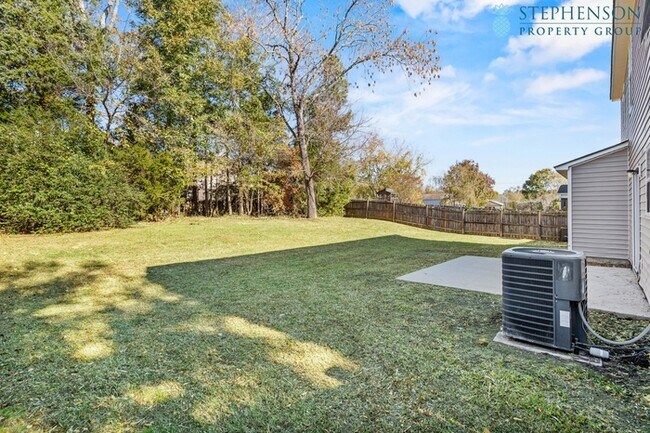 Building Photo - Fully Remodeled in Nov 2025!