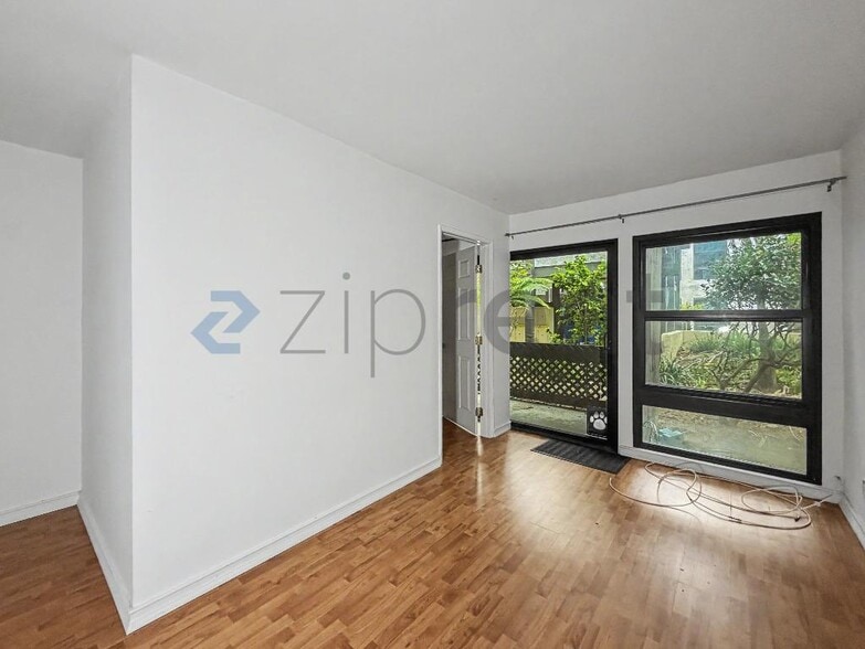 Building Photo - Unit H1030