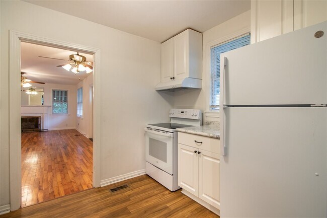 Building Photo - 710 Glenview Dr