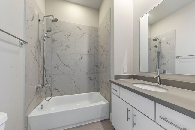 Building Photo - 2412 Canal St