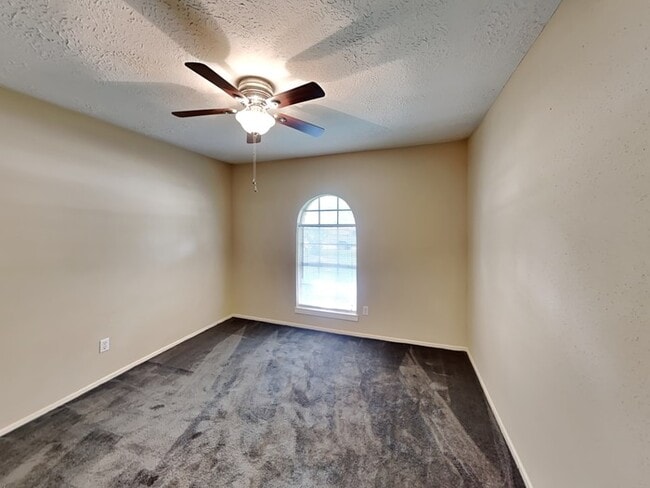 Building Photo - 16627 Blackhawk Blvd