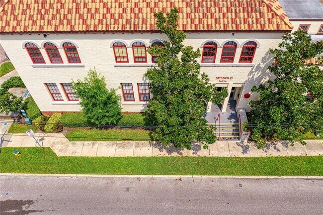 Building Photo - 1501 W Horatio St