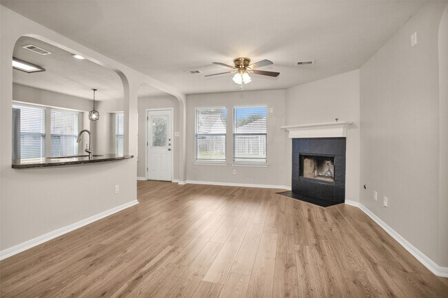 Building Photo - 32102 Decker Oaks Dr