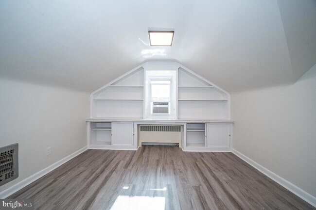 Building Photo - 1457 Manoa Rd