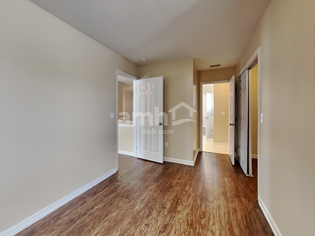 Building Photo - 400 Stoney Field Dr