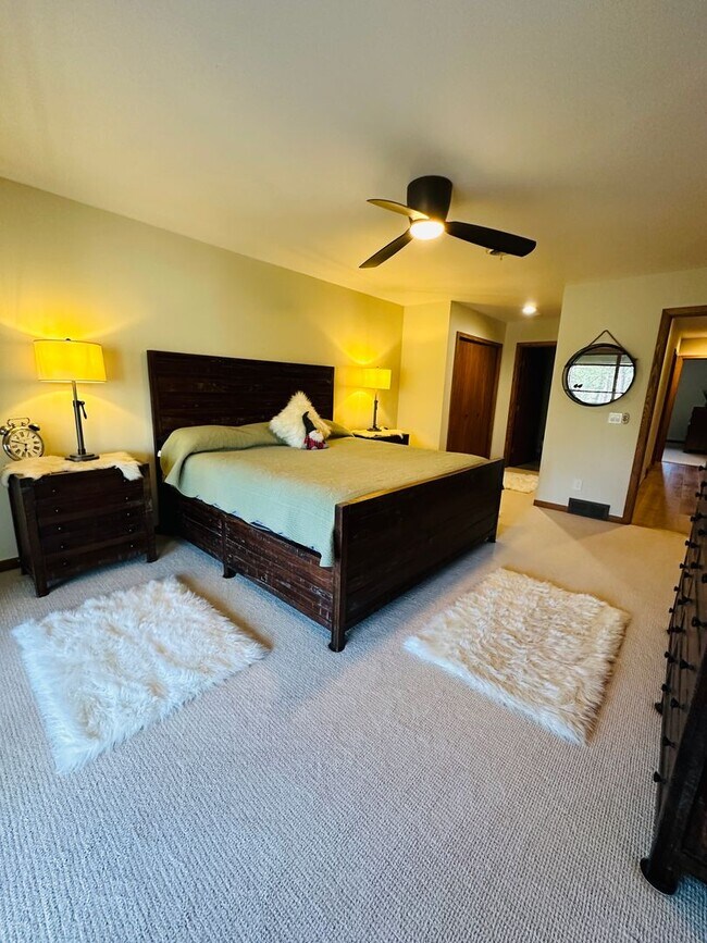 Building Photo - Sophisticated Condo Retreat on Old Mission Peninsula