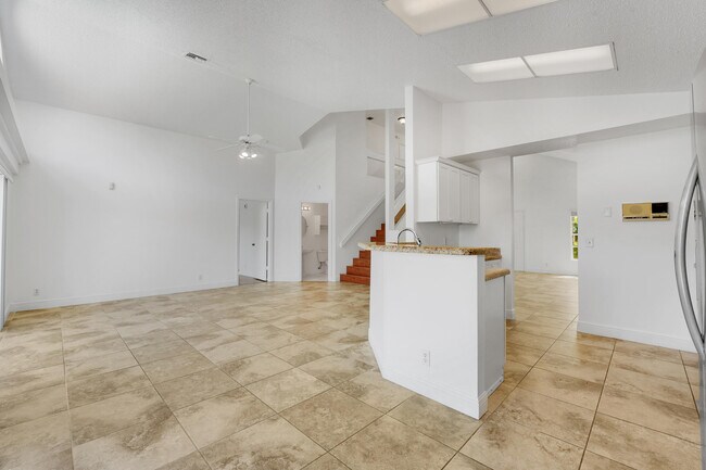 Building Photo - 4355 Leicester Ct