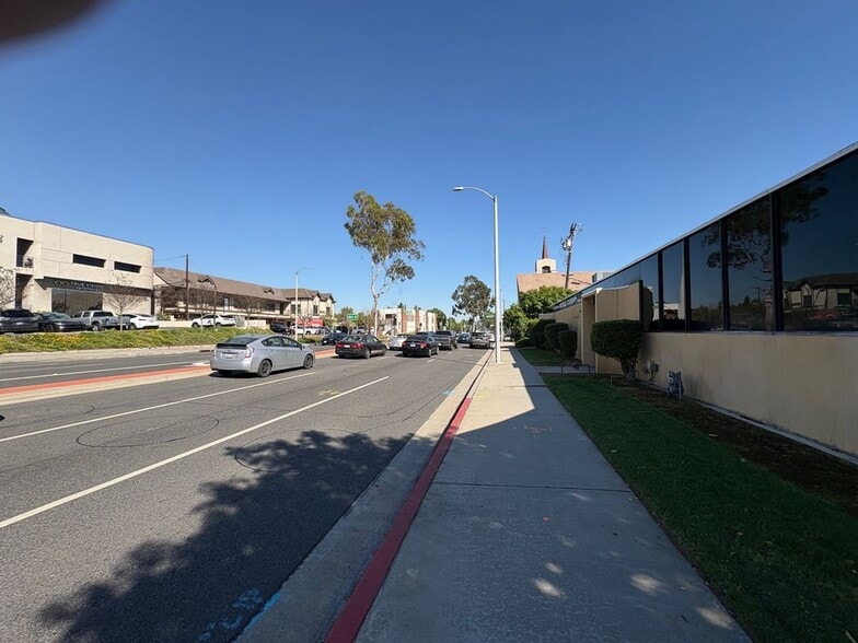 Building Photo - 1817 W Beverly Blvd