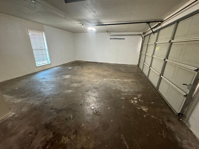 Building Photo - 3 BEDROOM  2 BATH 2 CAR GARAGE SITTING ON A CORNER LOT.  FEATURES INCLUDE: WASHER & DRYER HOOKUPS...