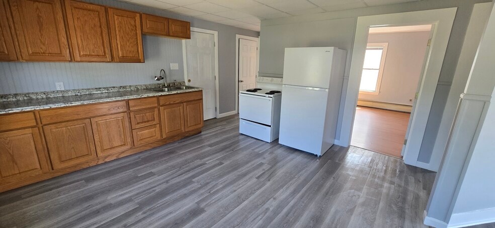 Building Photo - 257 Webber Ave