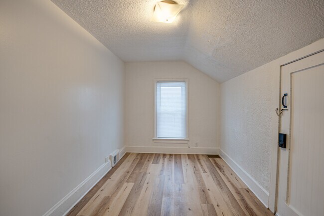 Building Photo - 264 N Jackson St