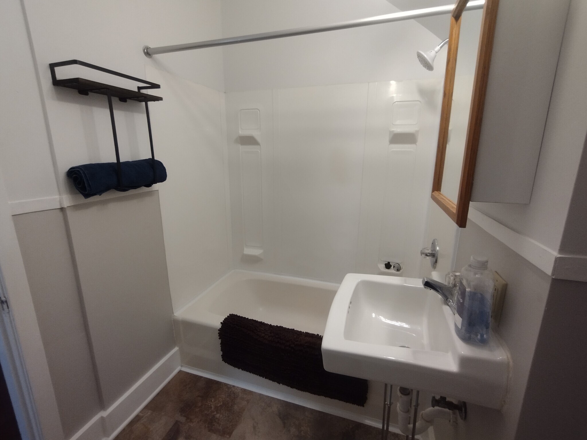 Building Photo - 216 E 2nd St