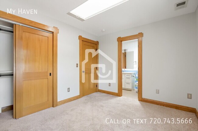 Building Photo - 1121 S Williams St