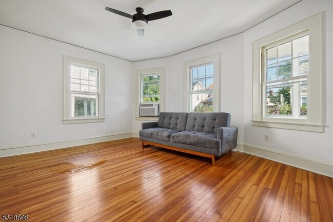 Building Photo - 17 Beekman St