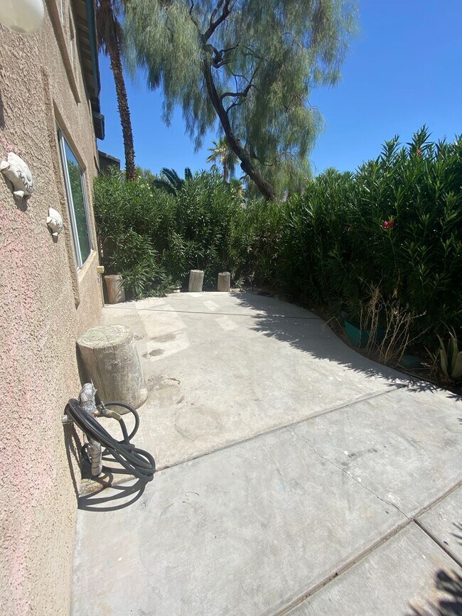 Building Photo - AMERICANA Property Mgmt - Gated 2beds -2baths Townhouse in Spring Valley