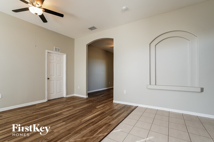 Building Photo - 2302 NW 27th Ave