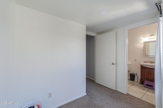 Building Photo - 6550 N 47th Ave